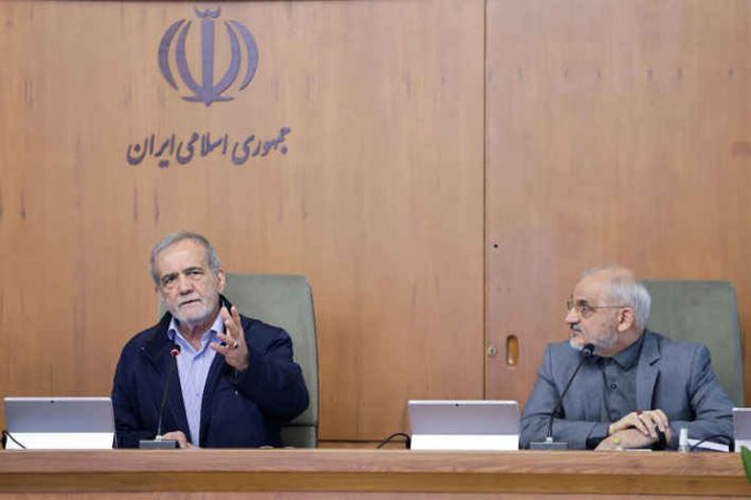 پزشکیان: آمریکا با مشاهده ناتوانی رژیم صهیونیستی، ناگزیر به میدان آمد