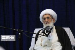 هرگونه تعرض و تهدید به رهبری و مرجعیت شیعه حکم محارب دارد