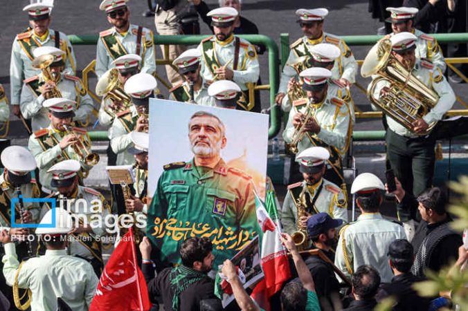 همراهی شخصیت‌ها با مردم در تشییع «شهدای اقتدار ملی»؛ از روسای قوا تا شمخانی مجروح