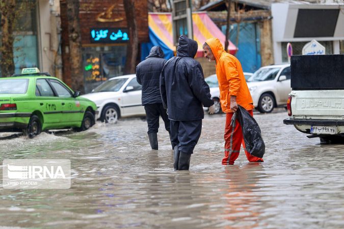 بارش های غیرمنتظره باعث آبگرفتگی پنج منزل در دهلران شد