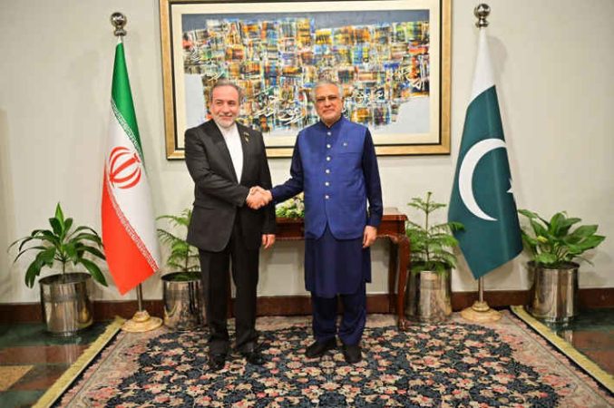 عراقچی با وزیر خارجه پاکستان دیدار کرد