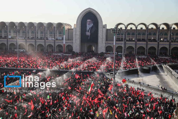 نمازی به شکوه ایران/ مصلی هنوز میزبان دل‌هایی است که برای آخرین سلام می‌آیند