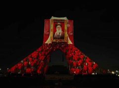 تصویر و حماسه بدرقه رهبر شهید بر برج آزادی نقش بست