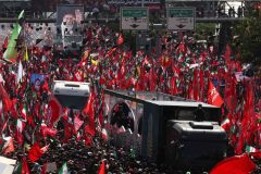تهران در قاب دنیا؛ خیل جمعیت؛ اشک‌ها و پرچم‌ها سوژه لنزهای خارجی