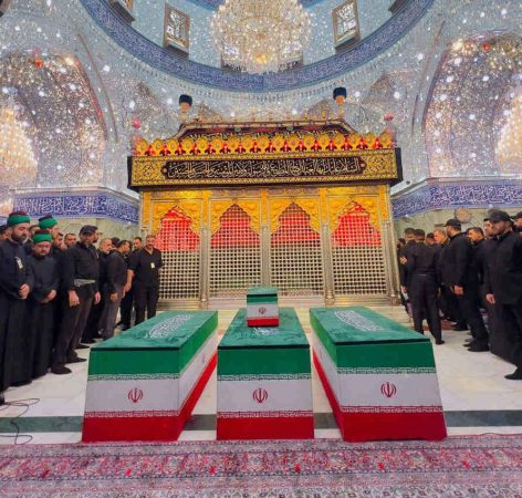 حال وهوای حرم حضرت عباس (ع) در استقبال از پیکرهای مطهر شهدای خانواده رهبر شهید