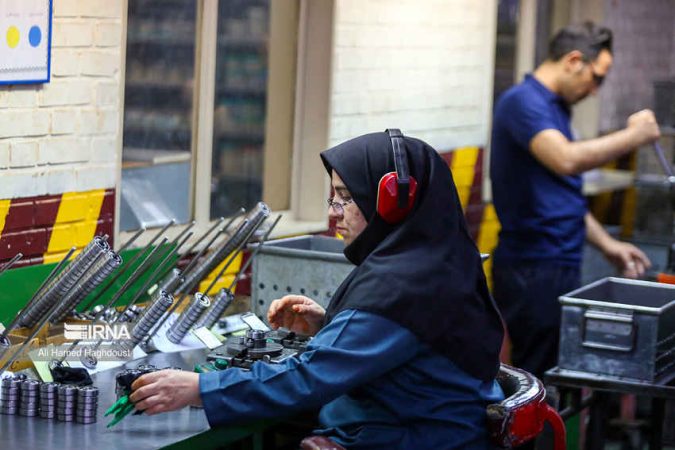 نبض تولید با احیا و افتتاح ۷۳۰ واحد صنعتی در هفته دولت