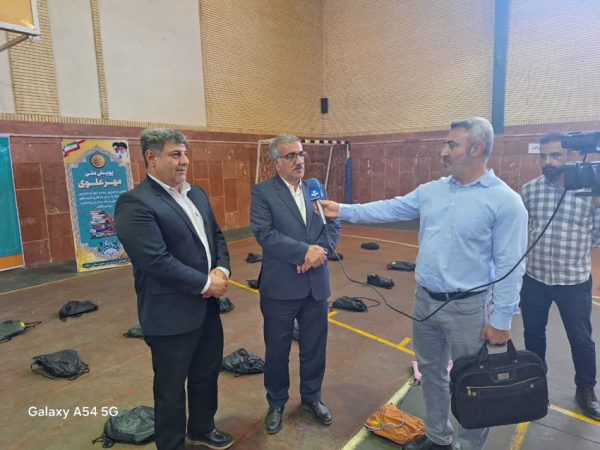 بیش از ۳۵۰ بسته حمایتی لوازم تحریر در سطح شهرستان و درميان دهک های یک و دو توزیع می گردد