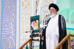 امام جمعه مشهد: فرهنگ جهاد و شهادت در کشور زنده و برقرار است