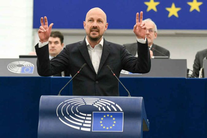 انتقاد تند نماینده اروپایی از عدم محکومیت حملات آمریکا و اسرائیل به ایران