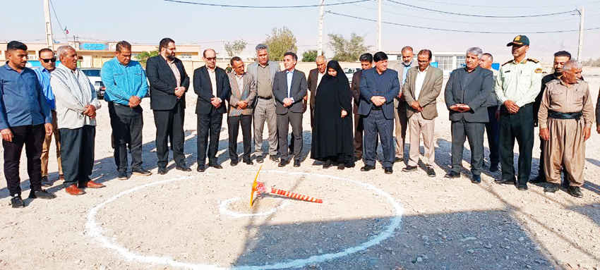 کلنگ احداث زمین چمن مصنوعی چنگوله به زمین خورد