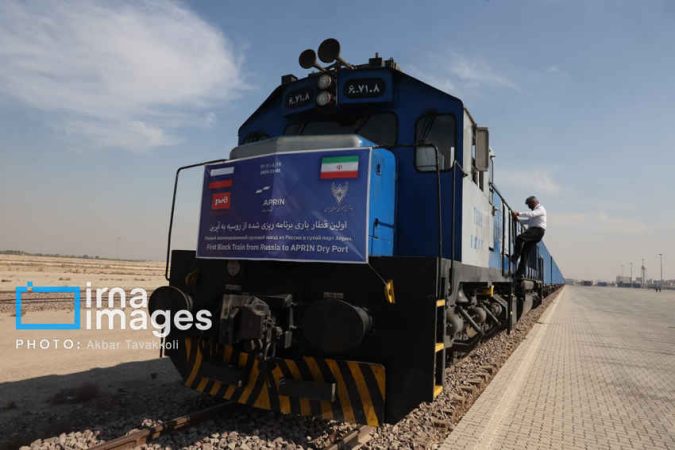 نخستین قطار باری روسیه وارد بندر خشک آپرین شد