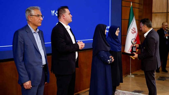 شرکت گاز استان ایلام تندیس سیمین واحد خدماتی سبز کشور را دریافت کرد