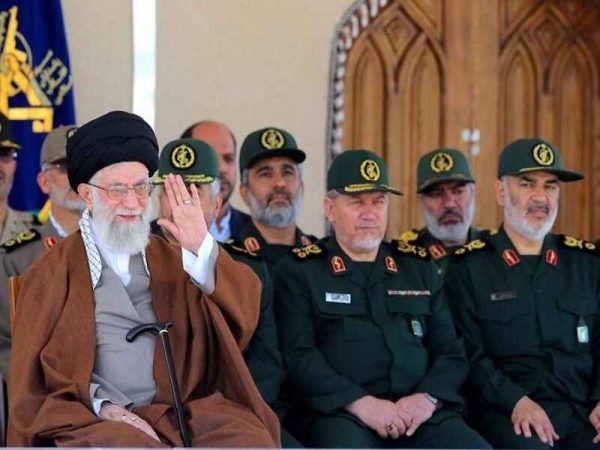 یاد و نام شهدای سپاه در مسیر مقاومت و عزت این سرزمین خواهد درخشید