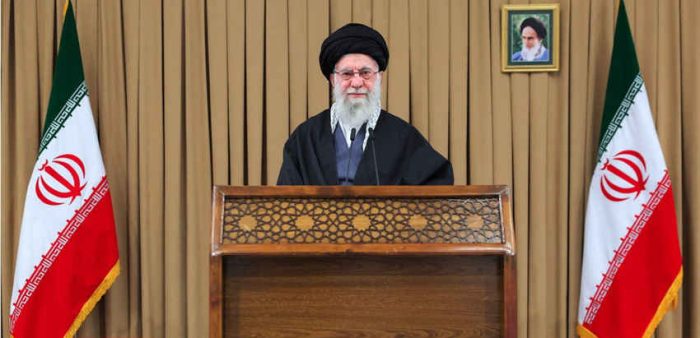 رهبر انقلاب: از رئیس جمهور و دولت خدمتگزار حمایت کنیم/دولت آمریکا شایسته ارتباط نیست