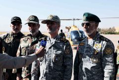 فرمانده کل ارتش: تمام تحرکات دشمن را به دقت رصد می‌کنیم