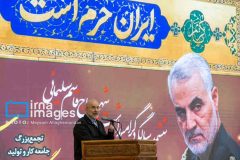 قالیباف: در میدان بودن فقط اسلحه به دست گرفتن نیست/ کنترل قیمت دلار، اراده دولت و مجلس