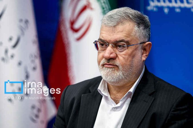 استاندار تهران: پاسداران همچون سدی نفوذناپذیر در برابر هرگونه آشوب ایستاده اند