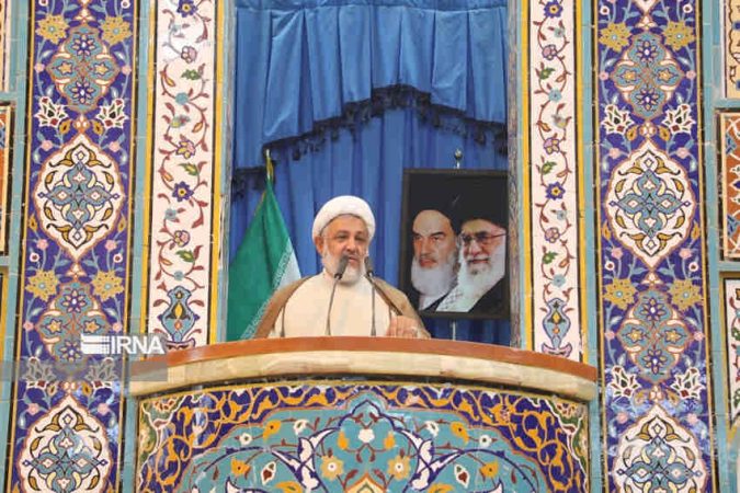 خطیب جمعه ایلام: بازنگری در شاخص‌های اشتغال و تسهیل ازدواج جوانان ضروری است