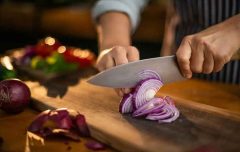 چاقوی آشپزخانه؛ همراه همیشگی آشپزی حرفه‌ای