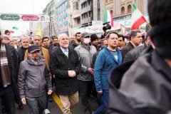 حضور قالیباف در راهپیمایی ۲۲ بهمن/ محبت‌های مردم را با کار جهادی جبران کنیم