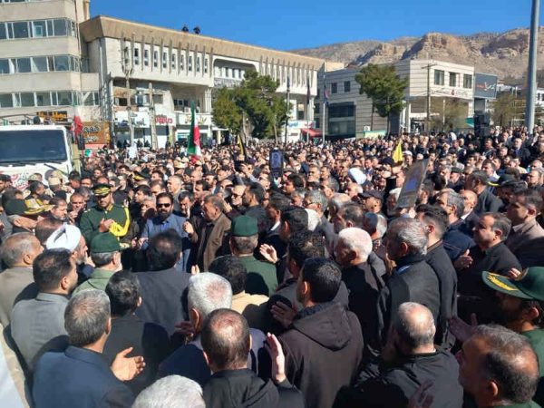 پیکر شهدای هنگ مرزی مهران در ایلام تشییع شد