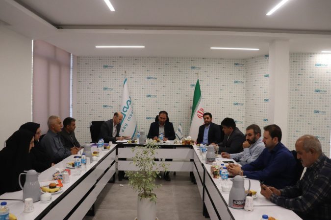 مدیرکل بنیاد شهید و امور ایثارگران استان ایلام در جلسه با مدیران بیمه دی استان تاکید کرد؛